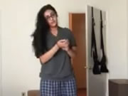 戴眼鏡的印度女孩家中閨房脫衣自拍